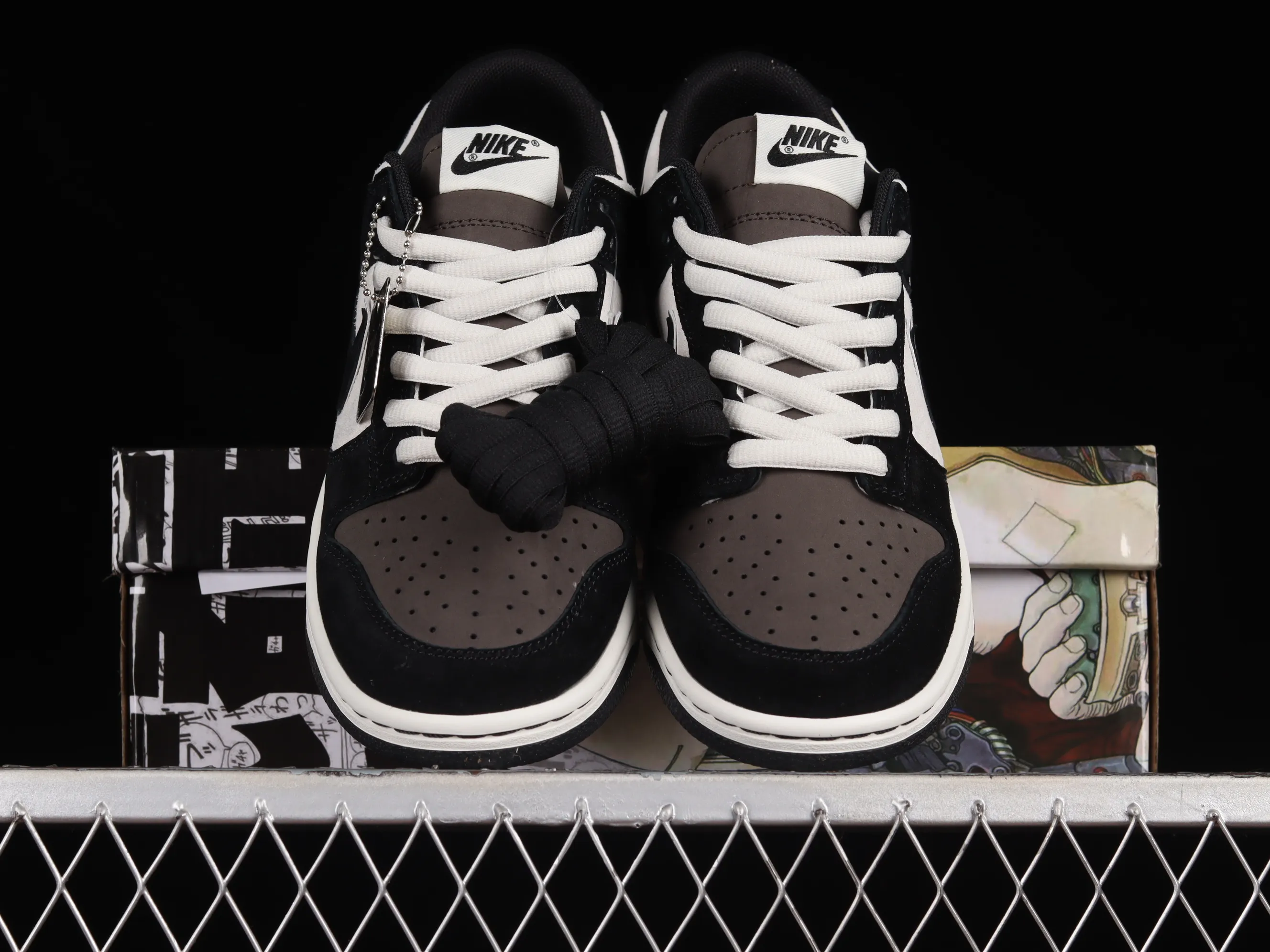All Categories Nk SB Dunk Series Nk SB Dunk Low Low-top sneakers Otomo Katsuhiro x Nk SB Dunk Low "Steamboy OST" Otomo Katsuhiro co-branded SB low-top sports and leisure sneakers LF0039-033